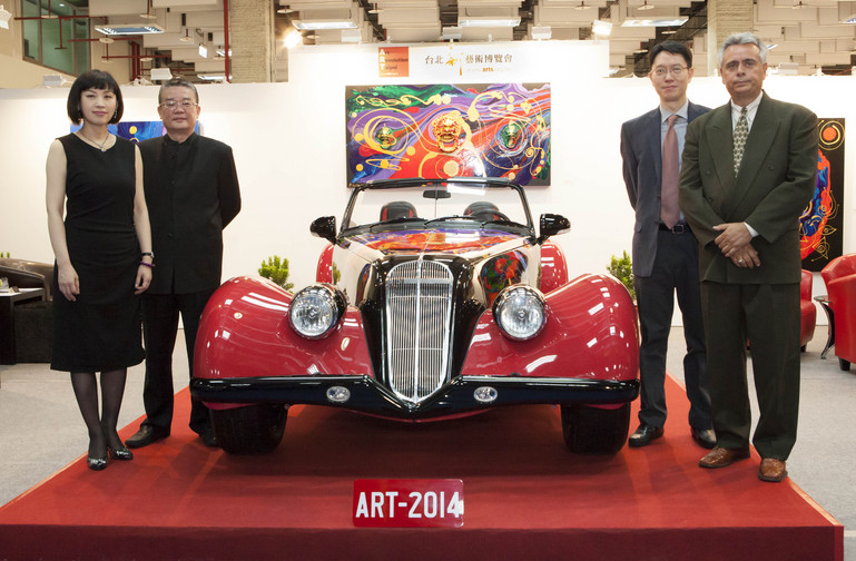A.R.T. Chairperson Carol Chou, Lee Sun-Don, John Cheng, and Alfred DiMora with the first DiMora Vicci 6.2 Emperor Convertible at Art Revolution Taipei 2014